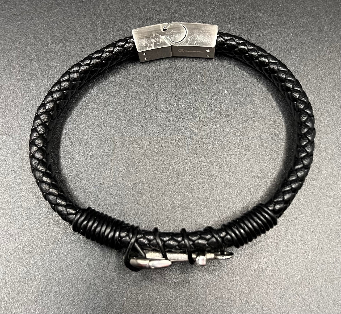 Leather and stainless steel anchor ￼bracelet ￼